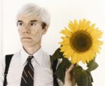 Andy Warhol secondo Steve Woods un dettaglio Il Warhol ritrovato sbarca in Europa. Al MUCA di Monaco gli scatti inediti con cui Steve Woods ha immortalato nel 1981 il re della pop art: sguardo timido, girasole in mano, zainetto in spalla...