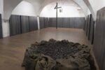 Galleria Giacomo Guidi Jannis Kounellis Veduta della mostra 1 Ph. Giorgio Benni Jannis Kounellis e la drammaticità dell’arte