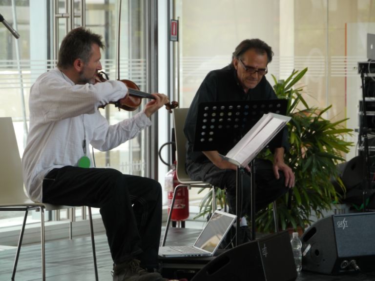 Giovanni Lindo Ferretti con Ezio Bonacelli Giovanni Lindo Ferretti al MUSE di Trento: in scena nella hall del nuovo museo il suo “Bella gente d’Appennino”, recital che abbraccia le più ancestrali tradizioni della cultura popolare montana. E dunque italiana