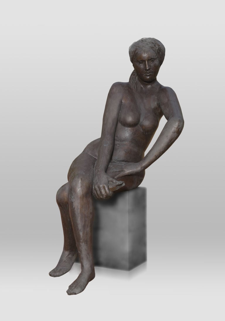 Grande figura seduta n2 1969 bronzo cm133x92x70 coll privata Romacopyright Riccardo Ragazzi Fragilità e bellezza in Emilio Greco