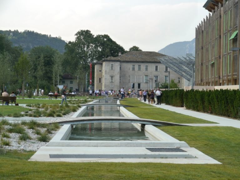 Le Albere sullo sfondo il MUSE “La spesa per questo museo? Minima se pensiamo a tutti gli sprechi che abbiamo ogni giorno sotto gli occhi”. Così Renzo Piano in quel di Trento, dove si inaugura il suo MUSE: ecco la fotogallery dell’opening