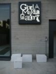 Milano la Gloria Maria Gallery in via Watt 2 Novità a Milano: la Gloria Maria Gallery più che lasciare raddoppia! Una performance di Lorenzo Senni chiude lo spazio in via Watt, un intervento di Thomas De Falco inaugura in autunno la collaborazione con il brand Les Copains