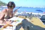 P10803431 Artisti in vacanza, sull'isola di Ponza. Quando l'otium è conviviale e creativo: ecco le prime foto della residenza ideata da Alberto Di Fabio, per nove colleghi in trasferta