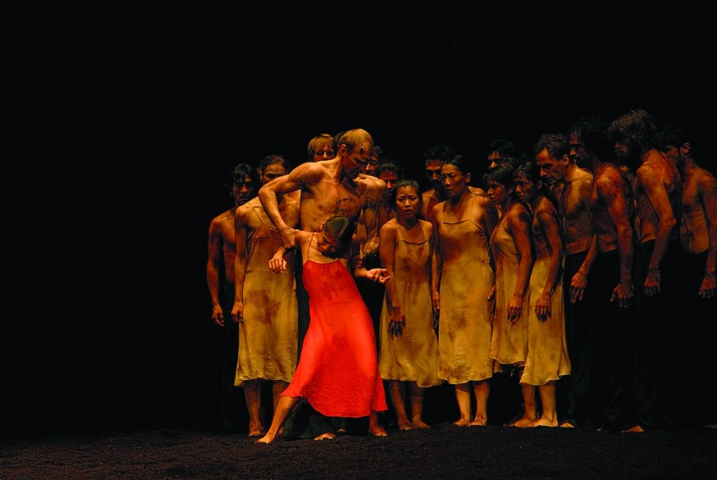 Doppia Pina Bausch a Napoli. Al San Carlo il Tanztheater Wuppertal festeggia i suoi quarant’anni allestendo i mitici Café Müller e La Sagra della Primavera