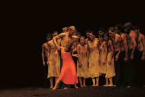 Doppia Pina Bausch a Napoli. Al San Carlo il Tanztheater Wuppertal festeggia i suoi quarant’anni allestendo i mitici Café Müller e La Sagra della Primavera