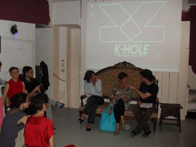 Un momento della conferenza stampa Coppie di artisti a Torino, con curatore al seguito. Torna viadellafucina, il format targato Kaninchen-Haus. Mostra, eventi e residenze da K-HOLE, spazio-incubatore