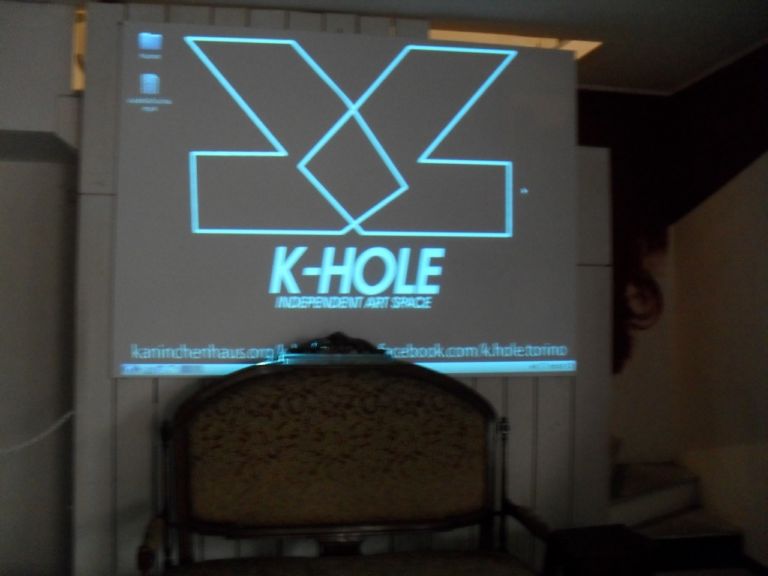 interni K HOLE Coppie di artisti a Torino, con curatore al seguito. Torna viadellafucina, il format targato Kaninchen-Haus. Mostra, eventi e residenze da K-HOLE, spazio-incubatore