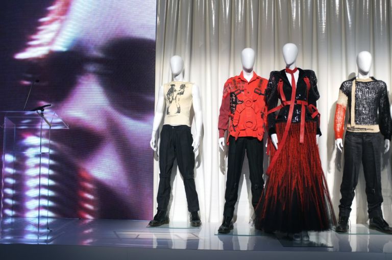 punk4 PUNK: Chaos to Couture. Quell'audace liaison tra rock e fashion. Al Met di New York