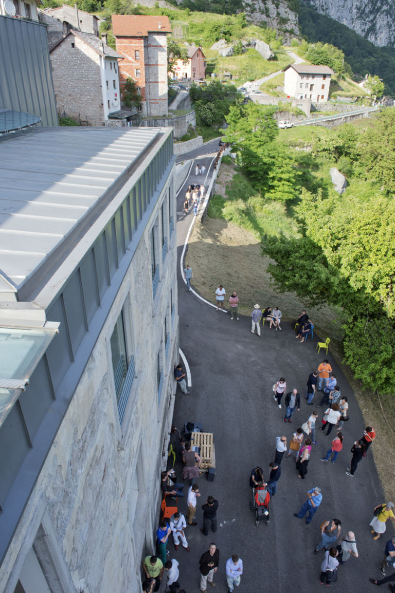 roccedimenti casso foto giacomo de donà2 Dolomiti Contemporanee, più un Corot. Tanti ospiti per l’evento che ha inaugurato il nuovo spazio di Casso, ecco foto e video di chiccera