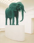02 Elefant Katharina Fritsch e il gallo della discordia. Trafalgar Square si tinge di un blu surreale