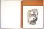 2 Un nuovo libro d'artista per Alessandro Roma. Collage e disegni dentro tre scrigni preziosi. Tutti diversi, a partire dalla cover. Pelle, legno o carta?