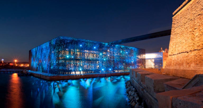 6. MuCEM J4 passerelle FSJ nuit ® Lisa Ricciotti Due milioni di visitatori nel 2014 per il Mucem, il nuovo museo della Marsiglia Capitale Europea della Cultura. Matera farà tesoro di questo successo?