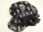 Alexander McQueen Silk Skull Print Scarf 2 Fino a che teschio non vi separi. Damien Hirst diventa fashion designer per la griffe Alexander McQueen: creerà una sciarpa con l’iconico disegno che lo accomuna allo stilista scomparso