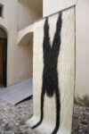 Carlo De Meo A Ferragosto l’arte si tufffa a Formia. Gli affascinanti spazi della Torre di Mola si aprono per la mostra curata da ARIA [rivista d’artisti]: ecco tutte le immagini