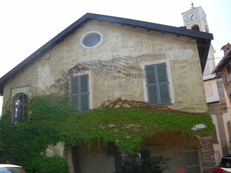 Casa del pittore Eso Peluzzi Residenza a quattro stelle nelle Langhe. All’Antico Borgo Monchiero l’ospitalità si fonde con Scrigno dell’Arte. Che promuove l’artist in residence annuale in collaborazione con il Royal College of Arts di Londra