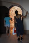 Cristiana Pacchiarotti installazione di petali di rose e1376127936509 A Ferragosto l’arte si tufffa a Formia. Gli affascinanti spazi della Torre di Mola si aprono per la mostra curata da ARIA [rivista d’artisti]: ecco tutte le immagini