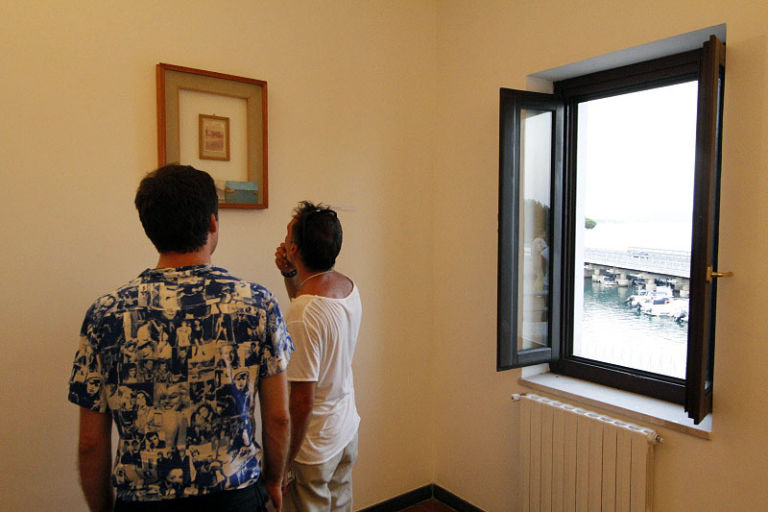 Daniele Villa A Ferragosto l’arte si tufffa a Formia. Gli affascinanti spazi della Torre di Mola si aprono per la mostra curata da ARIA [rivista d’artisti]: ecco tutte le immagini
