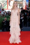 Eva Riccobono red carpet Bellezze in Laguna. Tra red carpet, party e photocall, le stelle della Mostra del Cinema di Venezia danno il meglio (o il peggio) di sé, in fatto di outfit. Ecco cosa hanno indossato in apertura