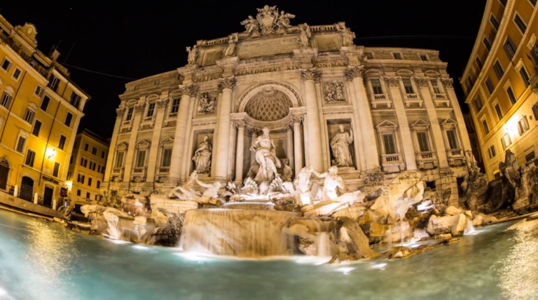 Fontana di Trevi Roma Le visioni notturne di Luke Shepard. Un viaggio emozionale, tra i capolavori dell'architettura