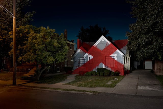 Ian Strange Harvard 2012 Home strange home. La suburbia americana secondo Ian Strange: case come installazioni