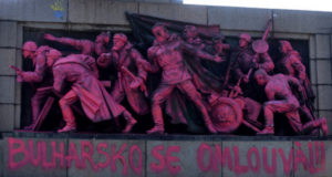 Art Digest: a Bushwick una vera mostra del cazzo. Primavera di Praga, esercito in rosa. Silenzio, parla (di arte) James Franco
