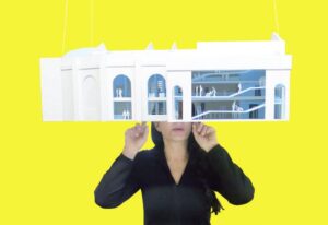 Anche i ricchi piangono. E cercano soldi con Kickstarter: come Marina Abramovic, un video per finanziare tramite il sito crowdfounding la creazione del MAI, l’Istituto a lei intitolato