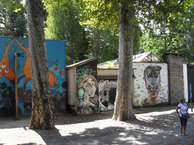 Murales di Mr. Fijodor Cler Ufocinque Max Petrone Un parco da riqualificare, un’amministrazione “distratta”, due progetti culturali che si scontrano. A Torino il Parco Michelotti in bilico fra Street Art Museum e Fondazione DNArt: che ci piazza una mostra di dinosauri…