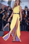 Natalia Borges in Puglisi Bellezze in Laguna. Tra red carpet, party e photocall, le stelle della Mostra del Cinema di Venezia danno il meglio (o il peggio) di sé, in fatto di outfit. Ecco cosa hanno indossato in apertura