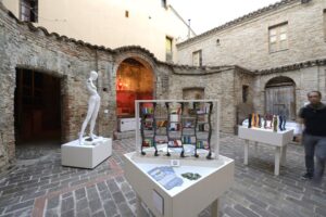 Quando il design si nutre della tradizione artigiana. In Abruzzo (e poi online) ci pensa il progetto R.I.A.M.A.: ecco le immagini da Castelbasso…