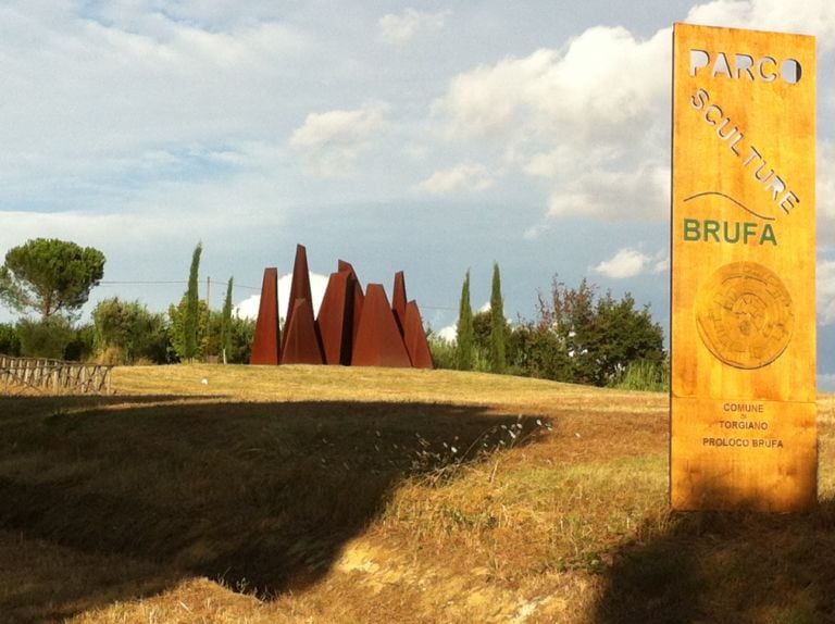 Scultori a Brufa – Bruno Liberatore L’arte pubblica? In Umbria si fa da 27 anni. Con l’opera di Marco Mariucci cresce il Parco delle Sculture di Brufa: ecco una galleria fotografica