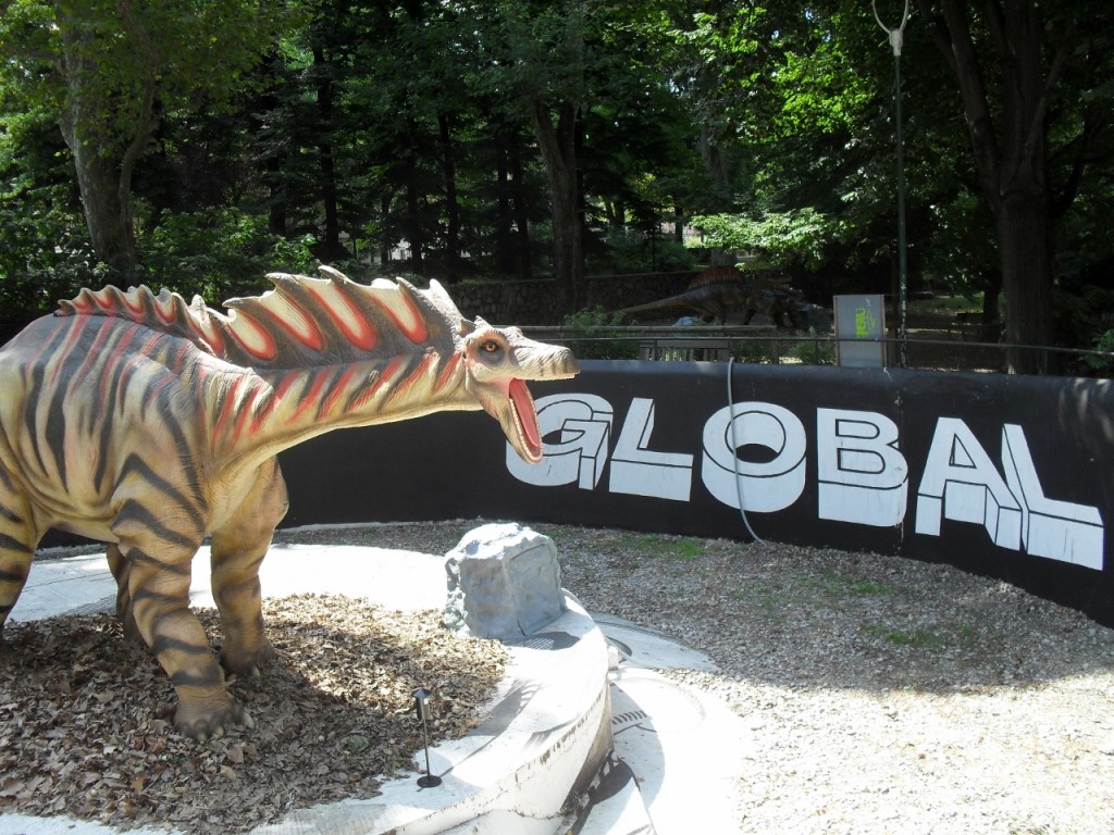 Un parco da riqualificare, un’amministrazione “distratta”, due progetti culturali che si scontrano. A Torino il Parco Michelotti in bilico fra Street Art Museum e Fondazione DNArt: che ci piazza una mostra di dinosauri…