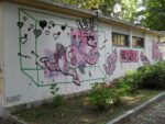 Un murale di el euro Un parco da riqualificare, un’amministrazione “distratta”, due progetti culturali che si scontrano. A Torino il Parco Michelotti in bilico fra Street Art Museum e Fondazione DNArt: che ci piazza una mostra di dinosauri…