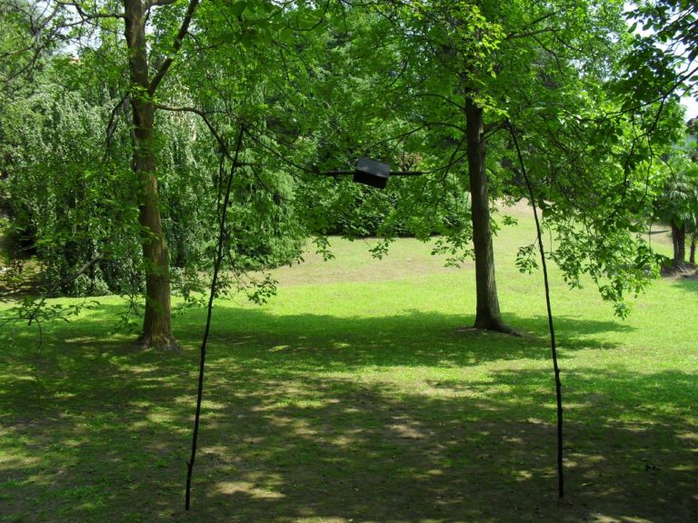 Unopera di Alberto de Braud presso Parco Villa Solaroli di Ameno Gita al lago. Per gli Studi Aperti di Ameno