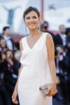 Virginie Ledoyen Bellezze in Laguna. Tra red carpet, party e photocall, le stelle della Mostra del Cinema di Venezia danno il meglio (o il peggio) di sé, in fatto di outfit. Ecco cosa hanno indossato in apertura