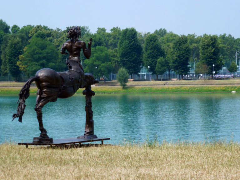 18 Augusto Perez Grande Centauro 1973 1974 bronzo foto Pierantonio Tanzola Idroscalo di Milano. Atterra la scultura contemporanea