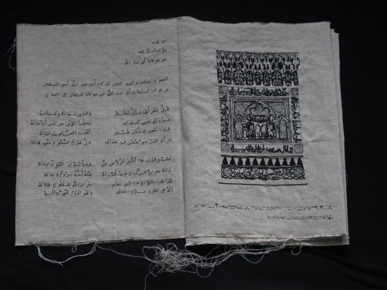 Arianna Fantin Alhambra Bologna update: come inaugurare una fiera di editoria d’arte? Cancellando parole! Artelibro si apre con la performance di Arianna Fantin, moderna Penelope che cuce e scuce tele a Palazzo Re Enzo