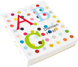 Damien Hirst dà alle stampe un libro per bambini: esce per i tipi di Other Criteria il suo ABC. Abbecedario illustrato per imparare a leggere insieme a squali in formaldeide, teschi diamantati…