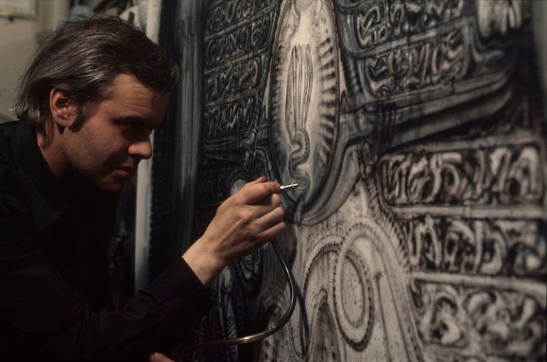 HR Giger at Work 1978 Ars Electronica a Linz, al via la 32esima edizione. E quest’anno il festival austriaco vanta anche una buona quota di artisti italiani