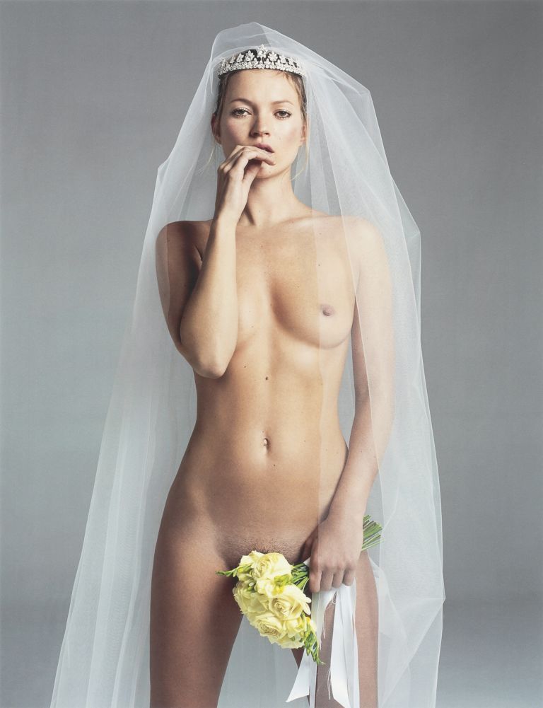 Inez Van Lamsweerde Vinoodh Matadin Kate Bride for W Magazine Kate Moss regina delle aste, oltre che delle passerelle. Da Allen Jones a Irving Penn, volano da Christie’s Londra le opere a lei ispirate: ecco i risultati