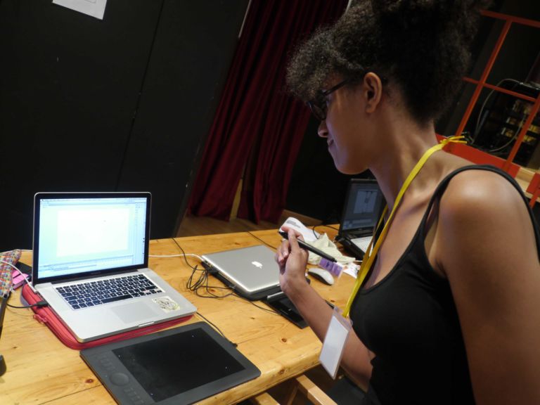 Jessica Ashman al lavoro Tre giorni per un cartoon. Workshop di animazione al Milano Film Festival con la disegnatrice della BBC Jessica Ashman: un progetto collettivo proiettato nel corso della serata di chiusura della rassegna