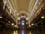 La sala lettura della Biblioteca Universitaria di Bologna Bologna update: le prime edizioni dei libri di John Lennon, ma anche vinili d’autore firmati dai vari Dieter Roth, Joseph Beuys e Laurie Anderson. Musica ed arte a braccetto nelle mostre che accompagnano Artelibro