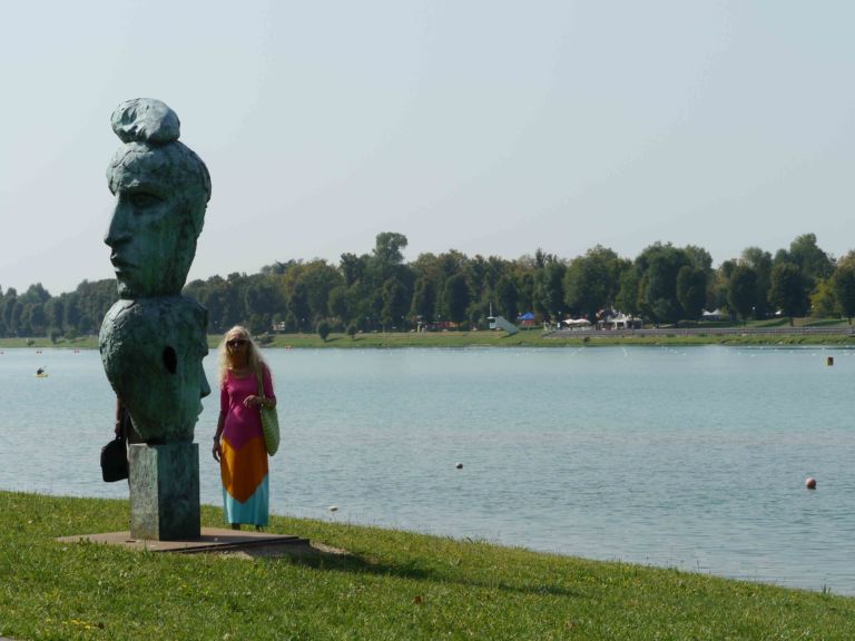 Lintervento di Paolo Delle Monache Venti sculture per rilanciare l’Idroscalo: il “mare di Milano” di trasforma in Parco dell’Arte. Con le opere dei vari Staccioli, Varisco, Perez e Manzù; in attesa si trovino i soldi per produrre site-specific