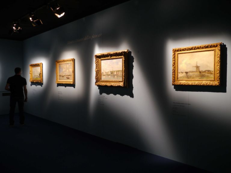 Monet a Pavia i paesaggi Ma è Monet o Bill Viola? Video poetici alle Scuderie del Castello di Pavia per accompagnare una nuova (ennesima) mostra sul papà dell’Impressionismo. Della serie: quando l’allestimento conta...