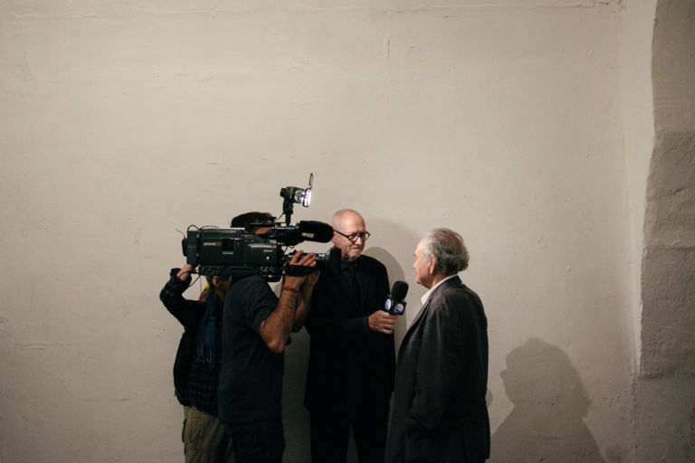 Opening VOLUME AC 16 Jannis Kounellis da Volume!. Dopo quindici anni un grande ritorno, rievocando gli inizi dello spazio romano. E torna anche Danilo Eccher, che una pagina di storia dell'art system capitolino la scrisse anche lui, qualche tempo fa