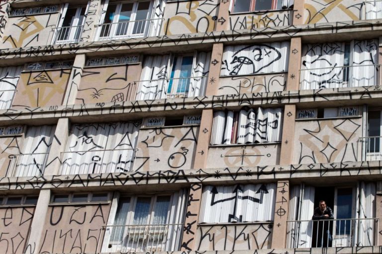 Un dettaglio della facciata realizzata da Ethos con la sua crew di pixadores La Street Art italiana sbarca a Parigi