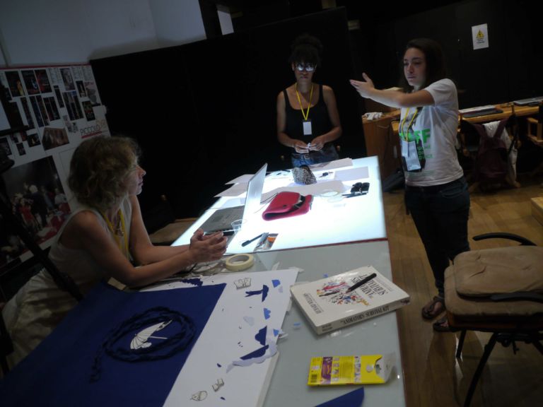 Una fase del workshop di animazione Tre giorni per un cartoon. Workshop di animazione al Milano Film Festival con la disegnatrice della BBC Jessica Ashman: un progetto collettivo proiettato nel corso della serata di chiusura della rassegna