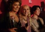 Valeria Golino con Carla Sozzani L’unica speranza per il cinema? Il tax credit. Purché venga sostenuto dallo Stato ed entri nella prassi delle grandi aziende. Così Valeria Golino, a Milano per ricevere il Red Passion Prize di Campari