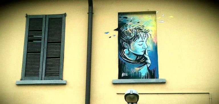 404315 478122958899202 1858399663 n Banksy stoppato a Nyc dalla polizia? E in Italia la street artist finisce in tribunale. Succede a Bologna, dove Alice Pasquini è denunciata per i suoi murales. Il solito tema dell’illegalità: come distinguere tra vandalo e artista?