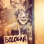 Alice Pasquini in Bologna Italy Banksy stoppato a Nyc dalla polizia? E in Italia la street artist finisce in tribunale. Succede a Bologna, dove Alice Pasquini è denunciata per i suoi murales. Il solito tema dell’illegalità: come distinguere tra vandalo e artista?