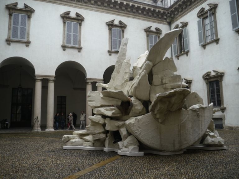 Allora Calzadilla Sediments sentiments Allora & Calzadilla conquistano Milano: prime foto dalla mostra che Fondazione Trussardi e Massimiliano Gioni portano nelle sale di Palazzo Cusani. Antimilitaristi all’assalto di un circolo ufficiali dell’Esercito